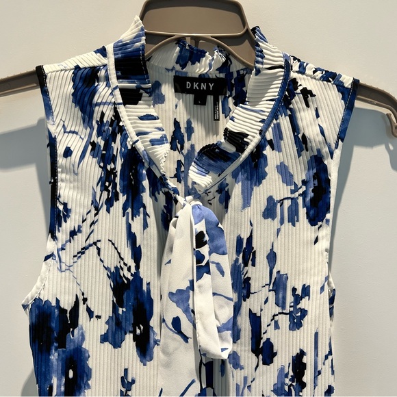 💙 Elegant & sexy unique pleated sleeveless top with a ruffled neck and tie NWOT - Picture 12 of 15